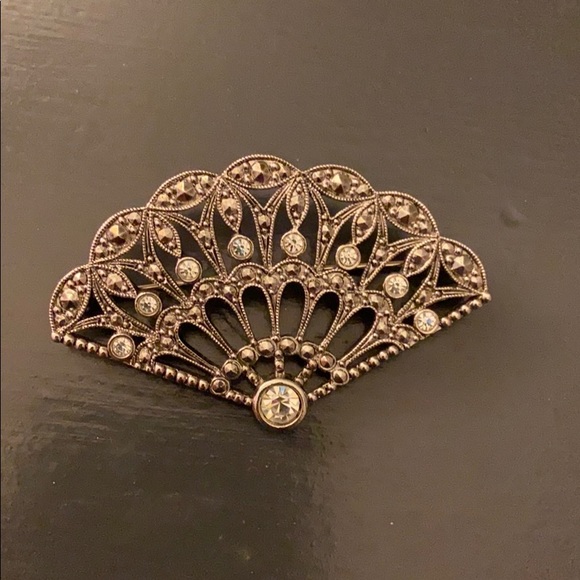 Avon Pin - Picture 1 of 3
